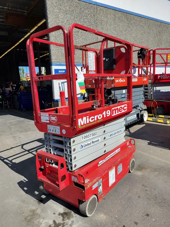 2019 MEC MICRO 19 Scissor Lift