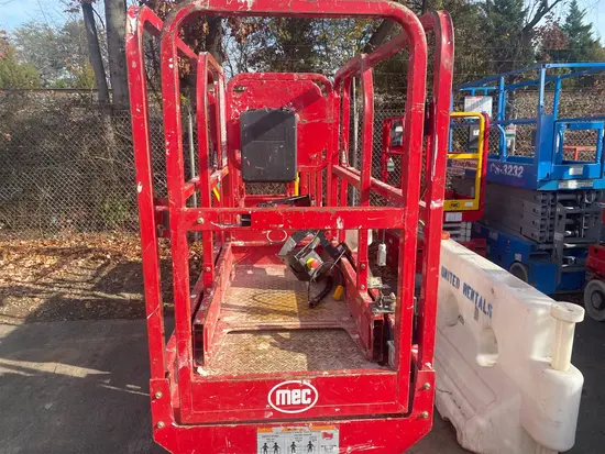 2018 MEC MICRO 19 Scissor Lift