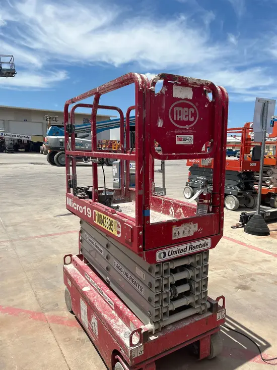 2018 MEC MICRO 19 Scissor Lift