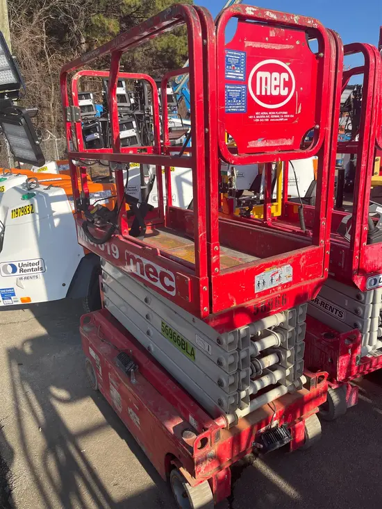 2018 MEC MICRO 19 Scissor Lift