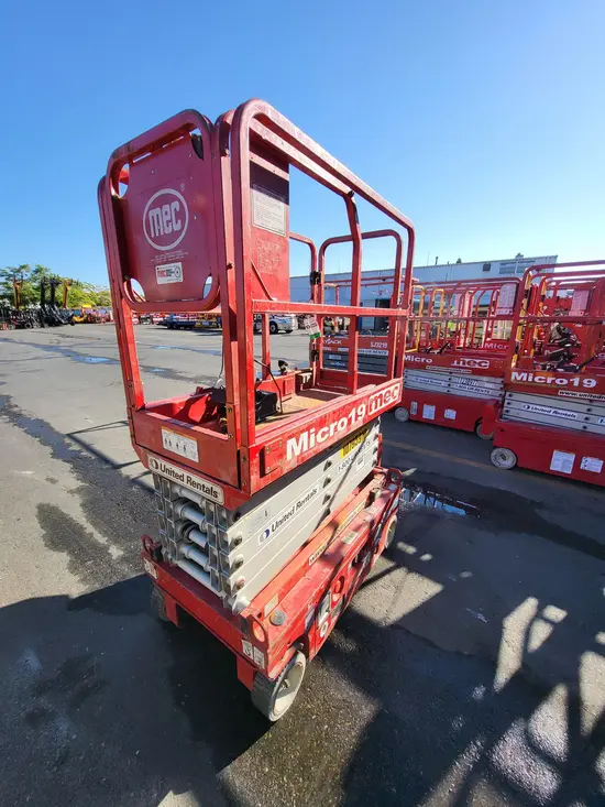 2018 MEC MICRO 19 Scissor Lift