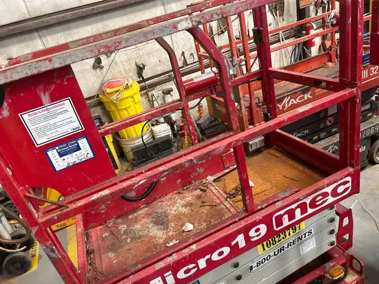 2018 MEC MICRO 19 Scissor Lift