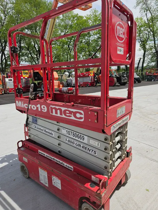 2018 MEC MICRO 19 Scissor Lift