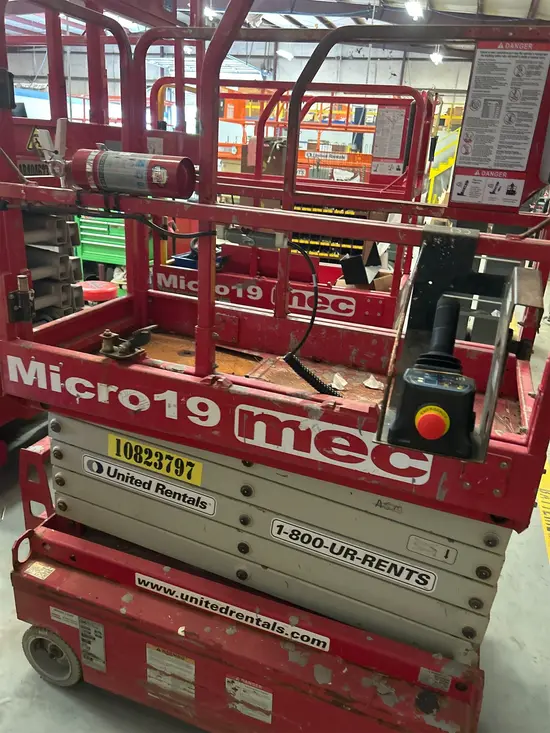 2018 MEC MICRO 19 Scissor Lift