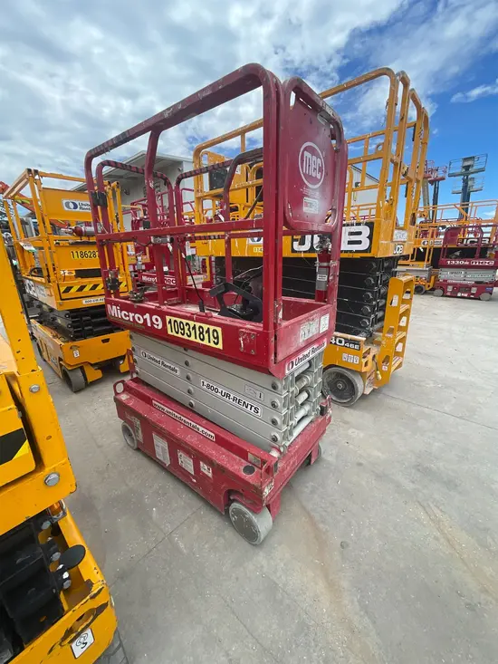 2019 MEC MICRO 19 Scissor Lift