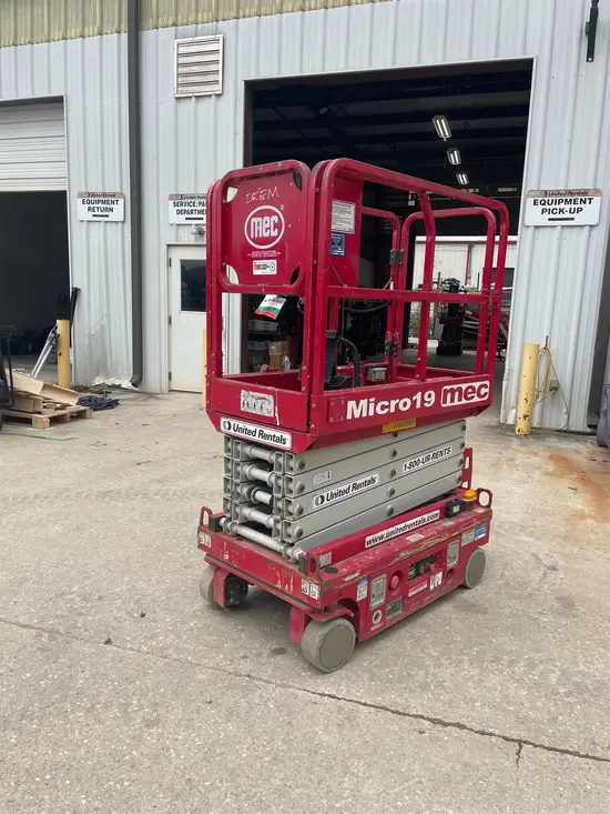 2018 MEC MICRO 19 Scissor Lift