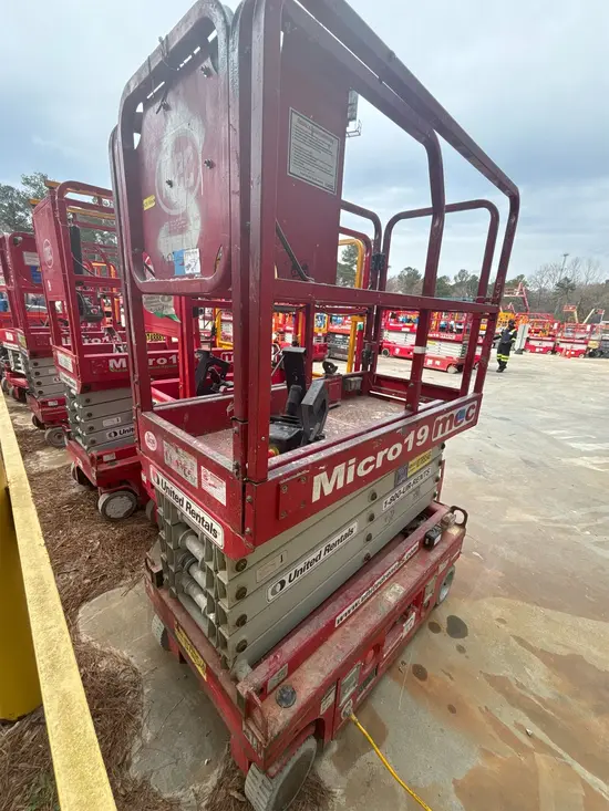 2018 MEC MICRO 19 Scissor Lift