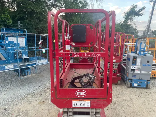 2018 MEC MICRO 19 Scissor Lift