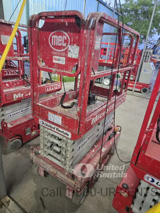 2018 MEC MICRO 19 Scissor Lift