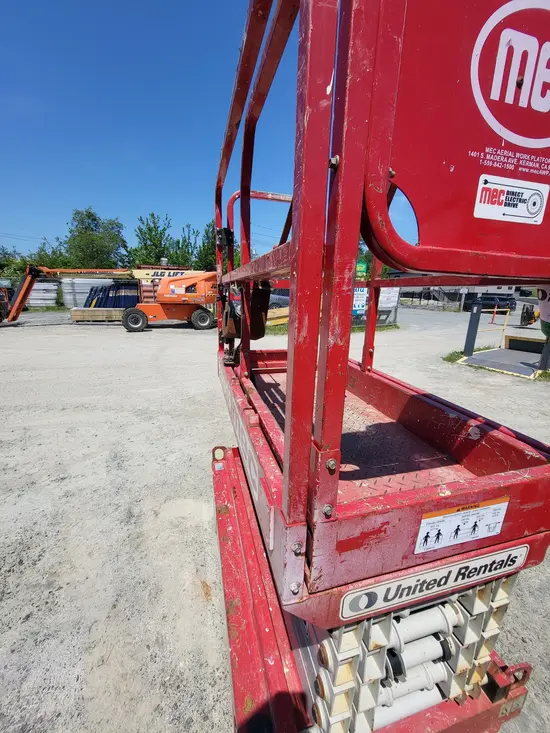 2018 MEC MICRO 19 Scissor Lift