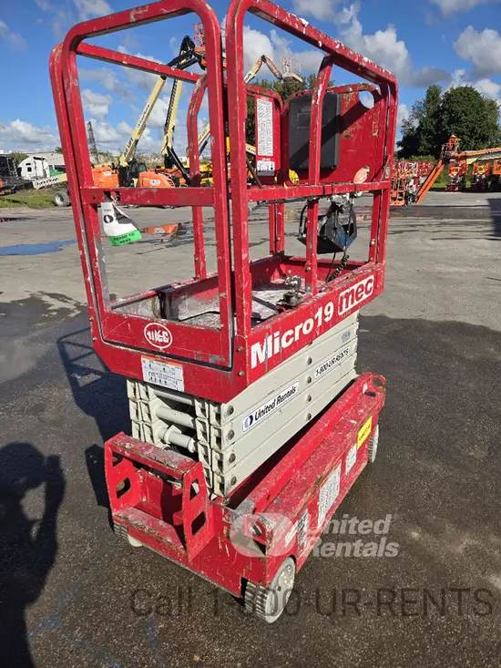 2017 MEC MICRO 19 Scissor Lift
