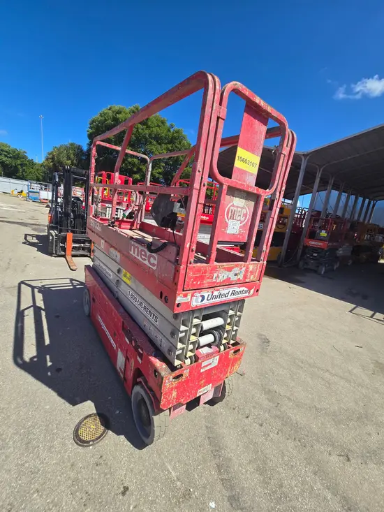 2017 MEC 2632SE Scissor Lift