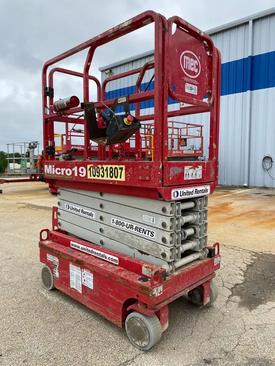 2019 MEC MICRO 19 Scissor Lift