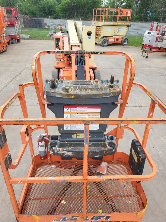 2016 JLG E400AJPN Articulating Boom Lift