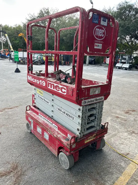2018 MEC MICRO 19 Scissor Lift
