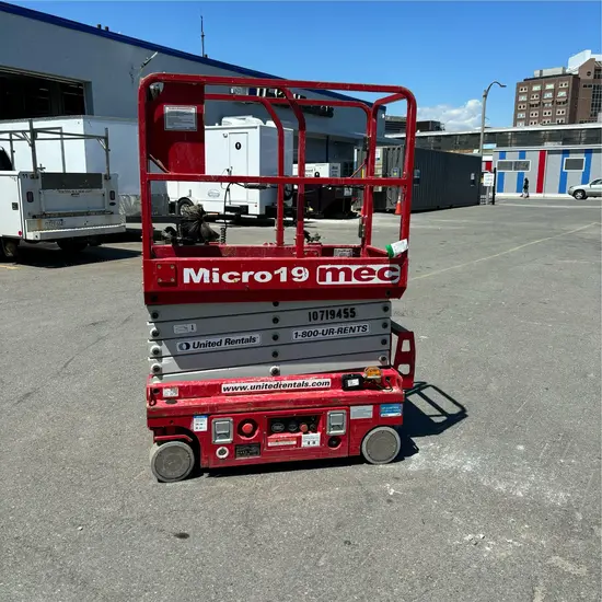 2018 MEC MICRO 19 Scissor Lift