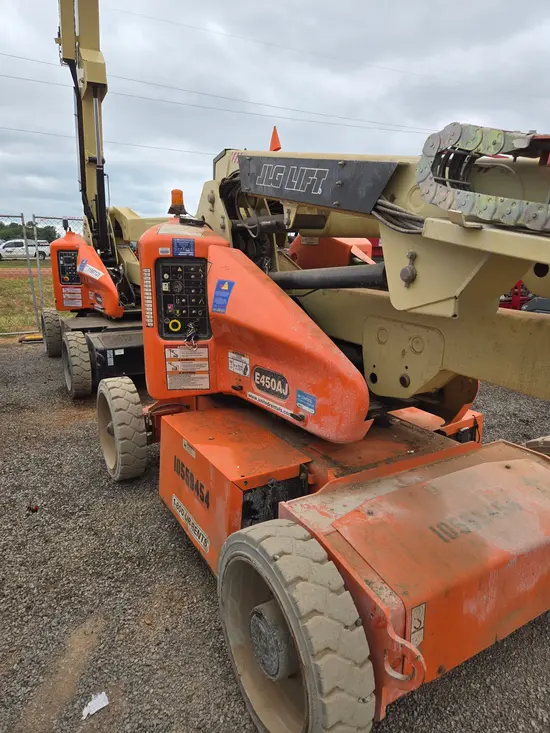 2017 JLG E450AJ Articulating Boom Lift