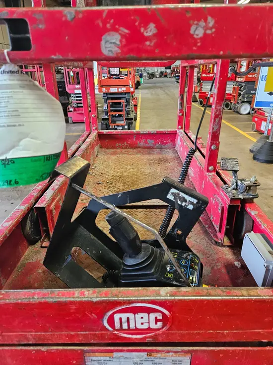 2018 MEC MICRO 19 Scissor Lift