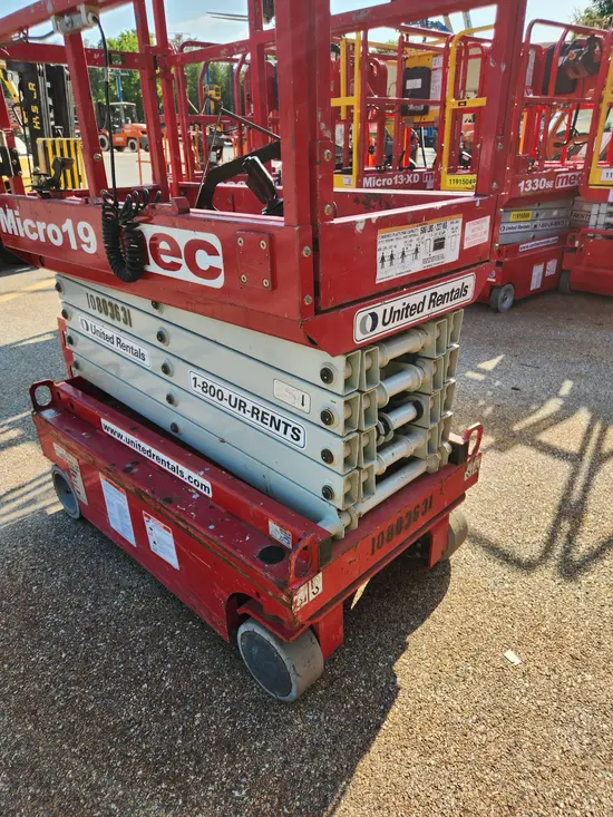 2018 MEC MICRO 19 Scissor Lift