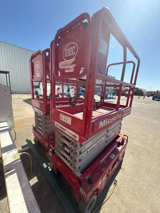 2018 MEC MICRO 19 Scissor Lift
