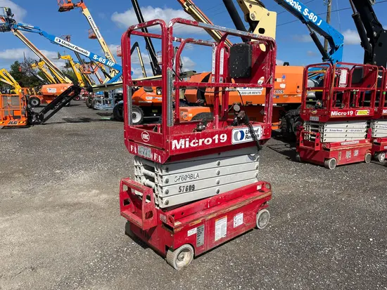 2018 MEC MICRO 19 Scissor Lift