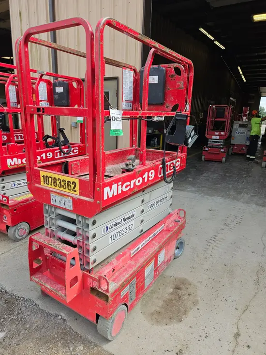 2018 MEC MICRO 19 Scissor Lift