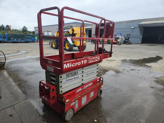 2018 MEC MICRO 19 Scissor Lift