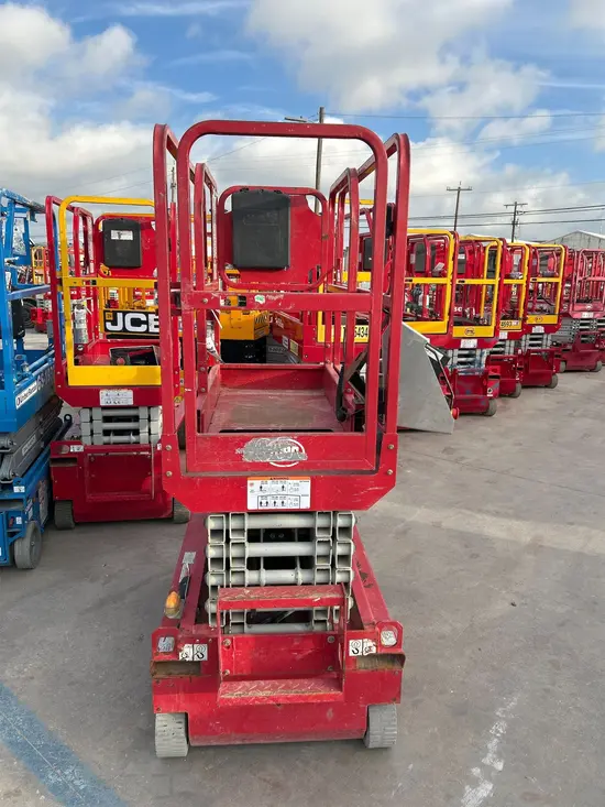 2019 MEC MICRO 19 Scissor Lift