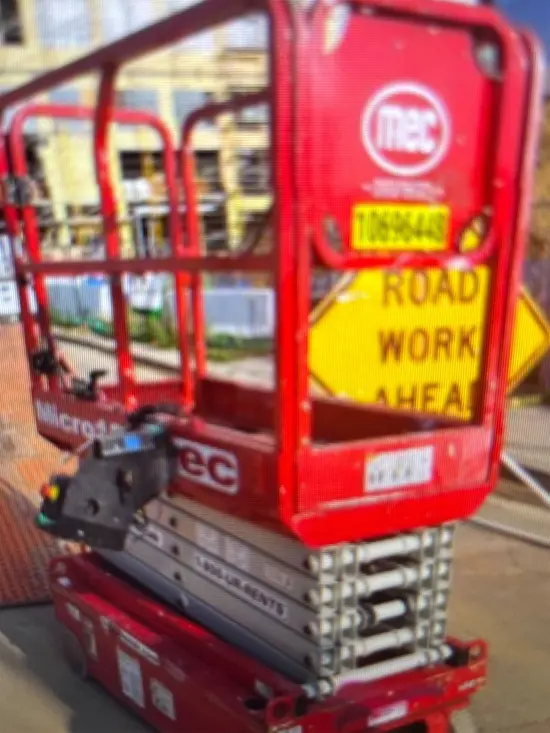 2017 MEC MICRO 19 Scissor Lift