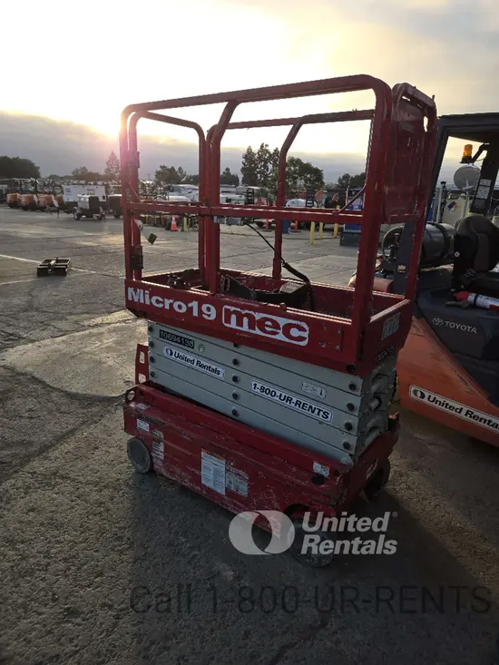 2017 MEC MICRO 19 Scissor Lift