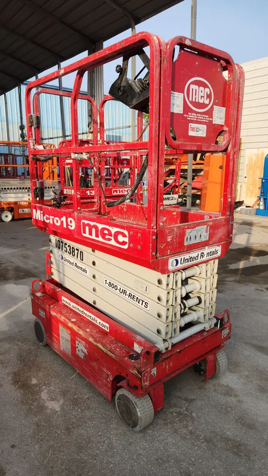 2018 MEC MICRO 19 Scissor Lift