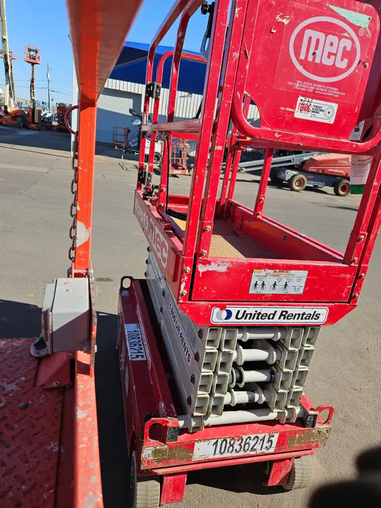 2018 MEC MICRO 19 Scissor Lift