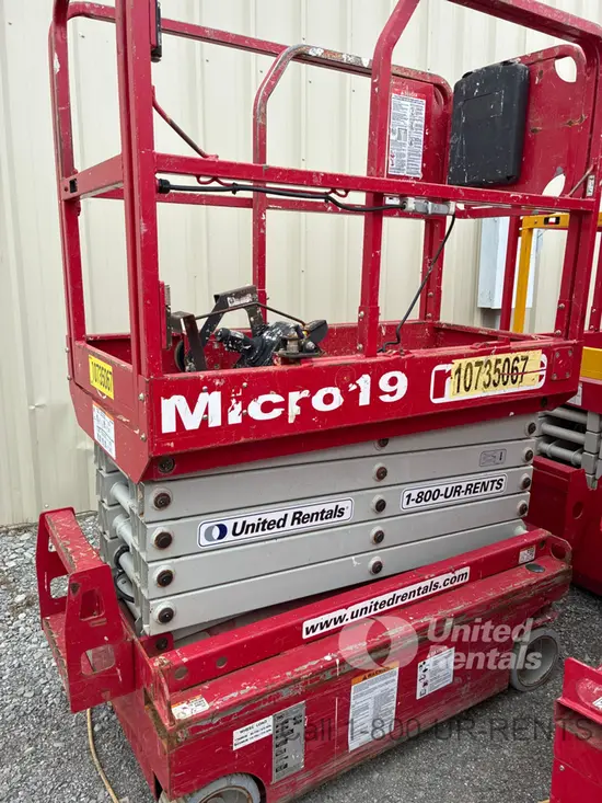 2018 MEC MICRO 19 Scissor Lift