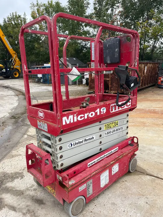 2018 MEC MICRO 19 Scissor Lift