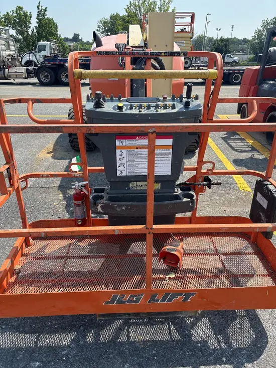 2017 JLG 450AJ Articulating Boom Lift