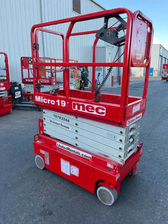 2018 MEC MICRO 19 Scissor Lift