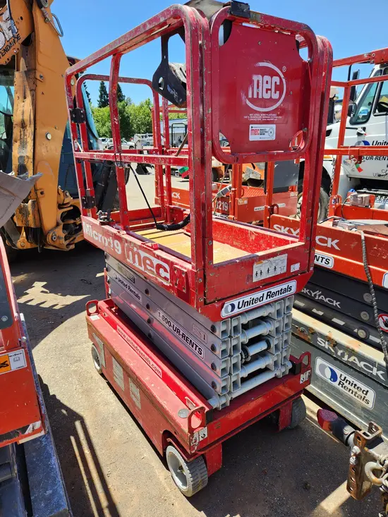 2018 MEC MICRO 19 Scissor Lift