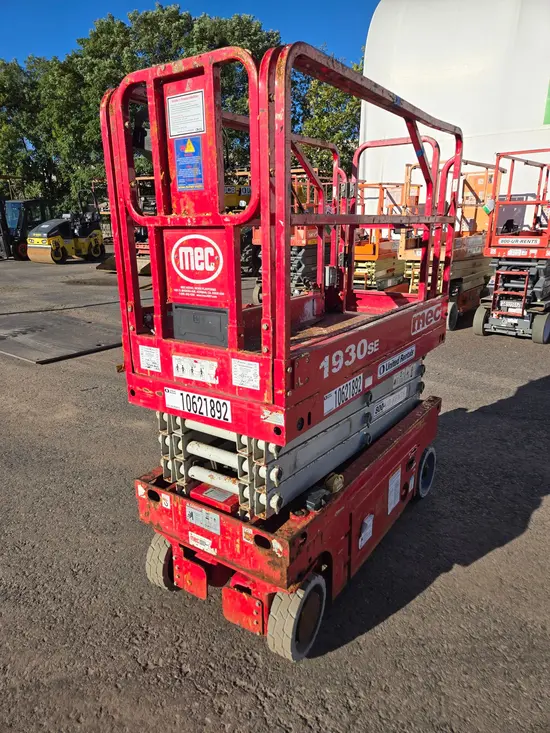 2017 MEC 1930SE Scissor Lift