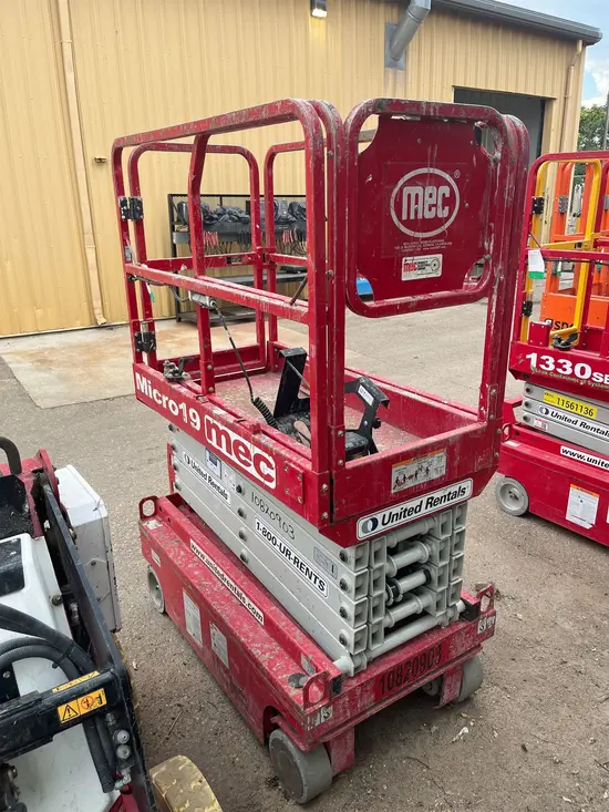 2018 MEC MICRO 19 Scissor Lift