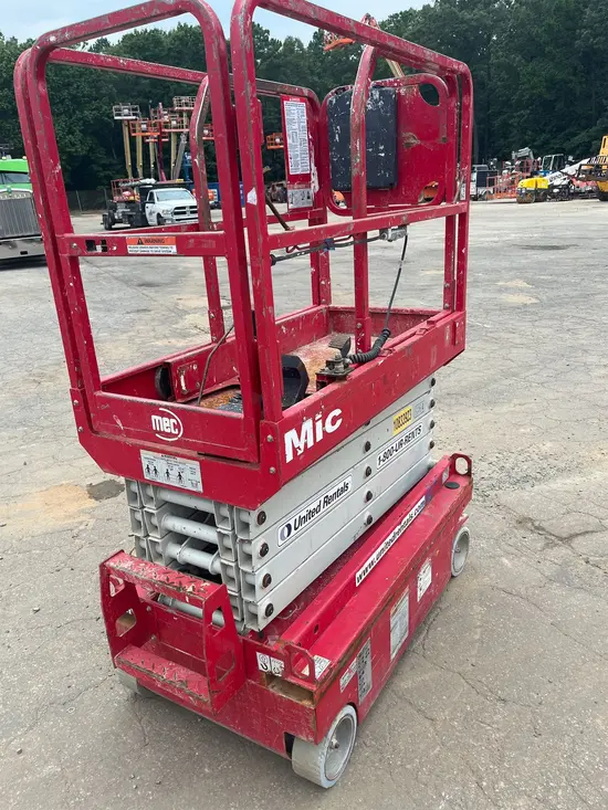2018 MEC MICRO 19 Scissor Lift