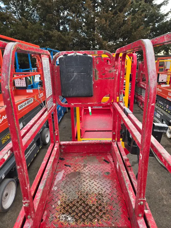 2018 MEC MICRO 19 Scissor Lift