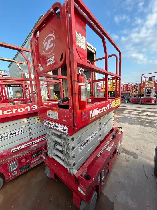 2019 MEC MICRO 19 Scissor Lift