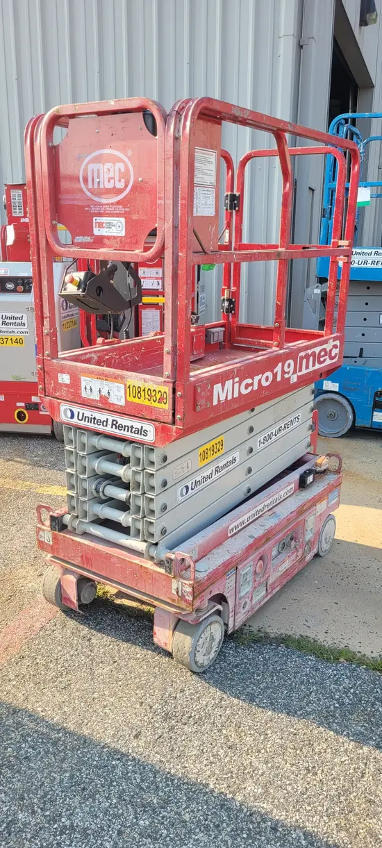 2018 MEC MICRO 19 Scissor Lift