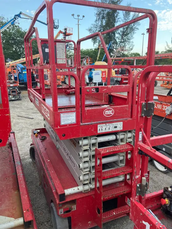 2017 MEC 3346SE Scissor Lift