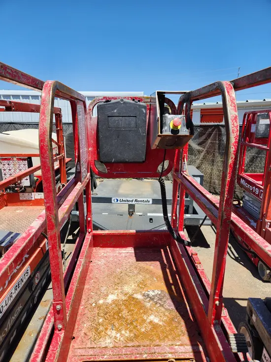 2018 MEC MICRO 19 Scissor Lift