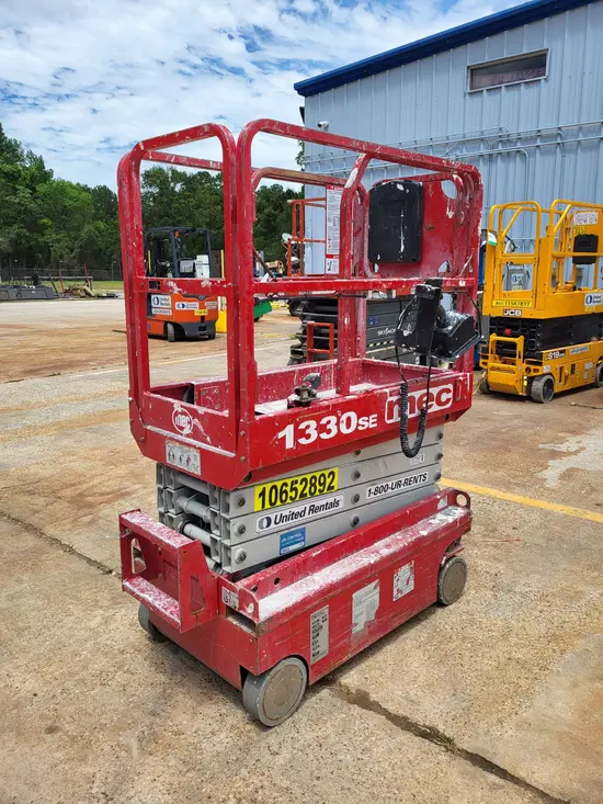 2017 MEC 1330SE Scissor Lift