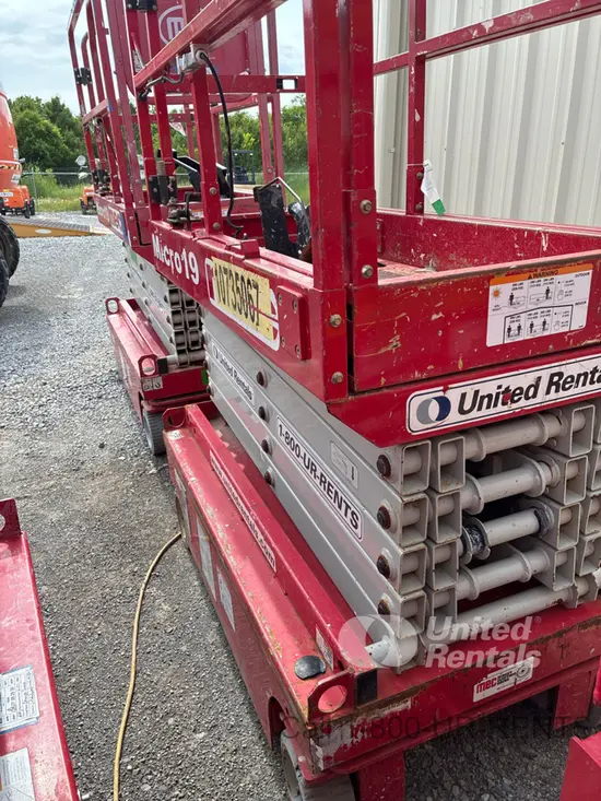 2018 MEC MICRO 19 Scissor Lift