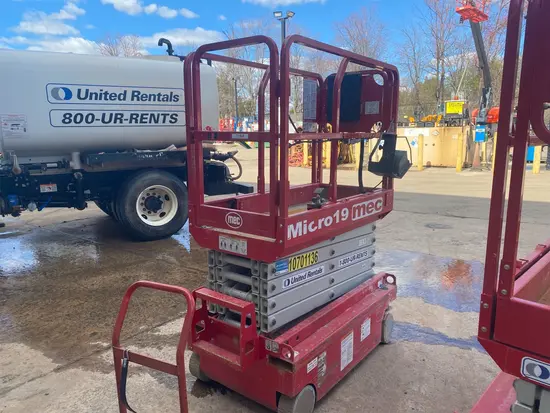 2017 MEC MICRO 19 Scissor Lift
