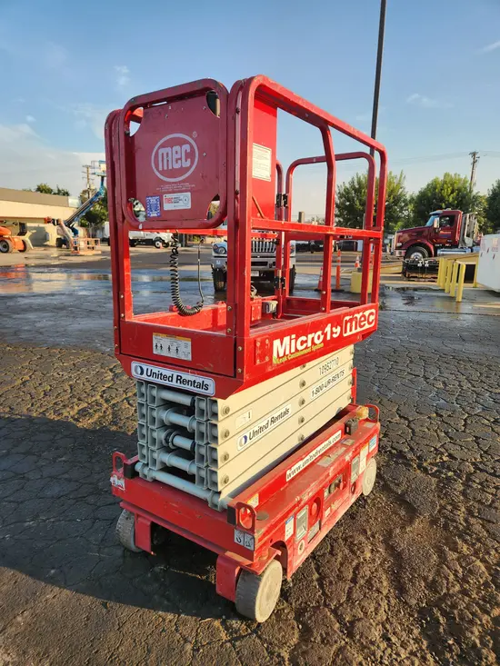 2019 MEC MICRO 19 Scissor Lift