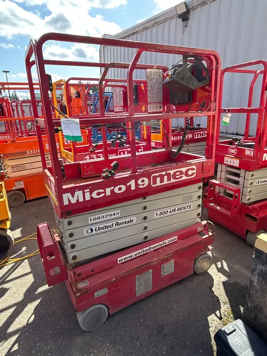 2018 MEC MICRO 19 Scissor Lift